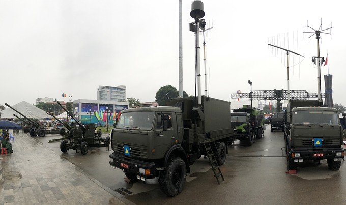 Việt Nam trưng bày nhiều vũ khí hiện đại