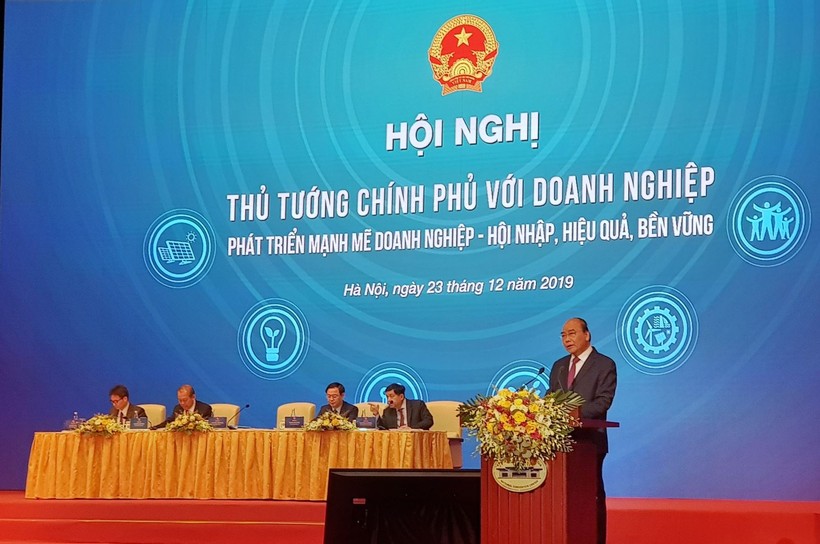 Thủ tướng Chính phủ Nguyễn Xuân Phúc phát biểu tại Hội nghị Chính phủ với doanh nghiệp sáng 23/12. 