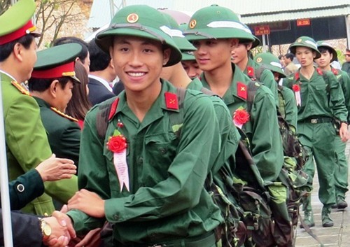 Tân binh lên đường nhập ngũ tại Quảng Nam. Ảnh:Vnexpress