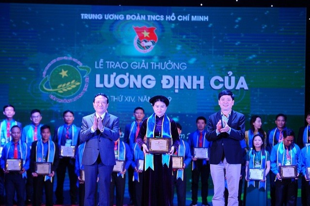 Thạc sĩ Đoàn Thu Trà vinh dự nhận giải thưởng Lương Định Của năm 2019.