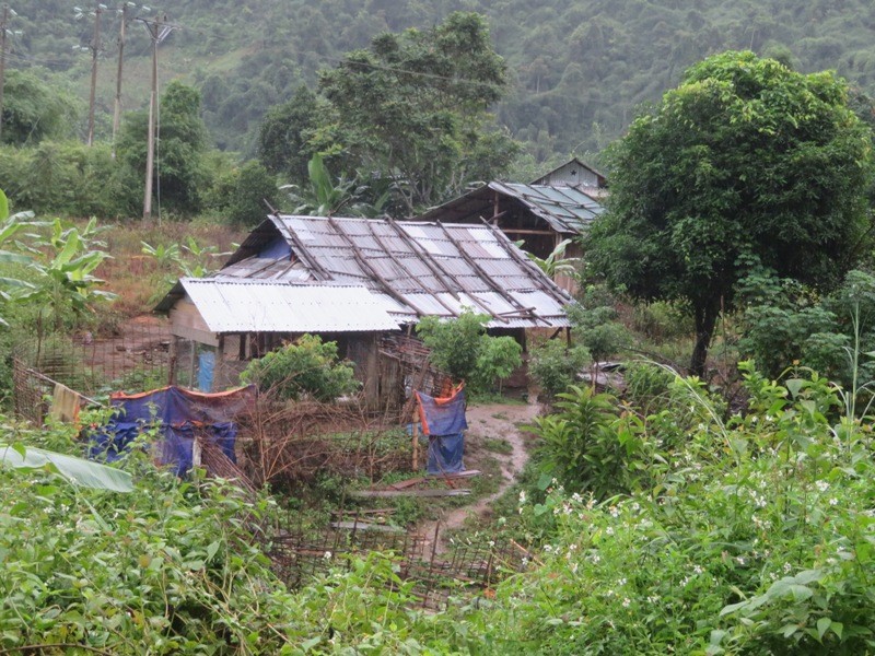 Những ngôi nhà lụp xụp của đồng bào Mảng tại xã Bum Nưa huyện Mường Tè