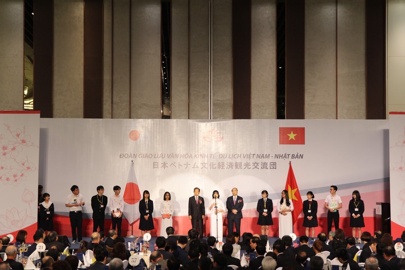Thủ tướng Nguyễn Xuân Phúc dự đêm giao lưu Việt Nam – Nhật Bản