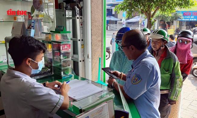 Nhà thuốc ở TP Hồ Chí Minh phát khẩu trang y tế miễn phí