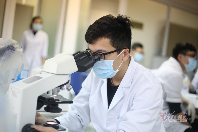 Việt Nam bắt đầu thử nghiệm thuốc phòng ngừa HIV để điều trị virus corona
