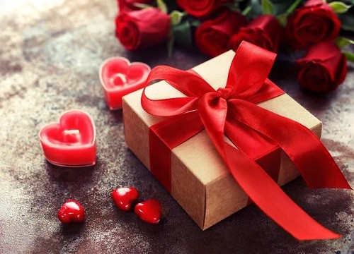 Sắp Valentine, cô gái nhận được món quà khiến 2 người chia tay ngay lập tức