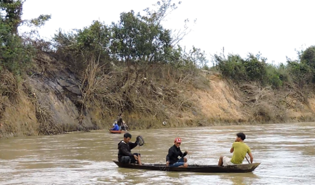 Quảng Nam: Lật thuyền chở 10 người, 6 người mất tích