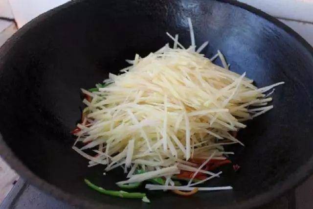 Cách xào khoai tây thơm mềm không nát lại bảo toàn dinh dưỡng