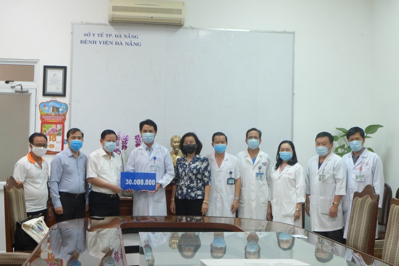 Hội Nhà báo Đà Nẵng trao hơn 150 triệu đồng hỗ trợ phòng, chống dịch Covid-19