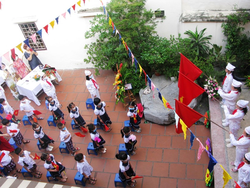 Trang trọng Lễ chào cờ khai giảng năm học mới.