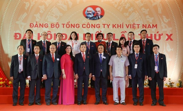 Các vị lãnh đạo cấp cao chúc mừng Đoàn đại biểu Đảng bộ KCM tham gia Đại hội Đảng bộ PV GAS nhiệm kỳ 2020 – 2025