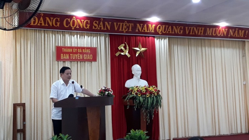 Ông Trần Đình Hồng – Trưởng Ban tuyên giáo Thành Ủy Đà Nẵng phát biểu tại Hội nghị.   