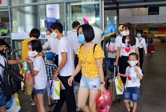 Đầu tháng 10, Đà Nẵng đón đoàn khách du lịch đầu tiên trở lại sau hơn 2 tháng bị ảnh hưởng bởi dịch bệnh. Ảnh: Giang Thanh