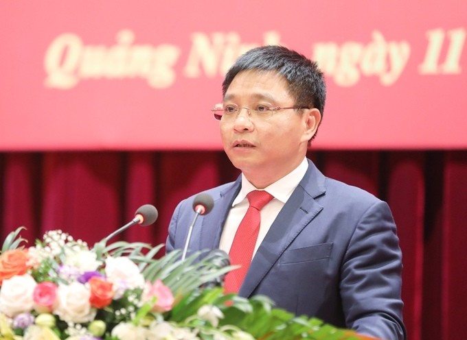 Ông Nguyễn Văn Thắng phát biểu sau khi nhận quyết định của Bộ Chính trị chiều 11/10. Ảnh: Đỗ Phương