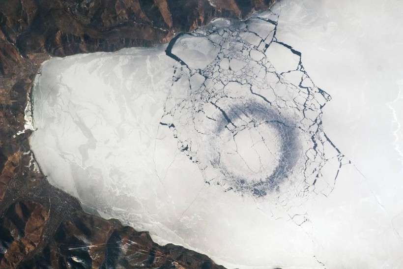 Những vòng băng bí ẩn trên hồ Baikal