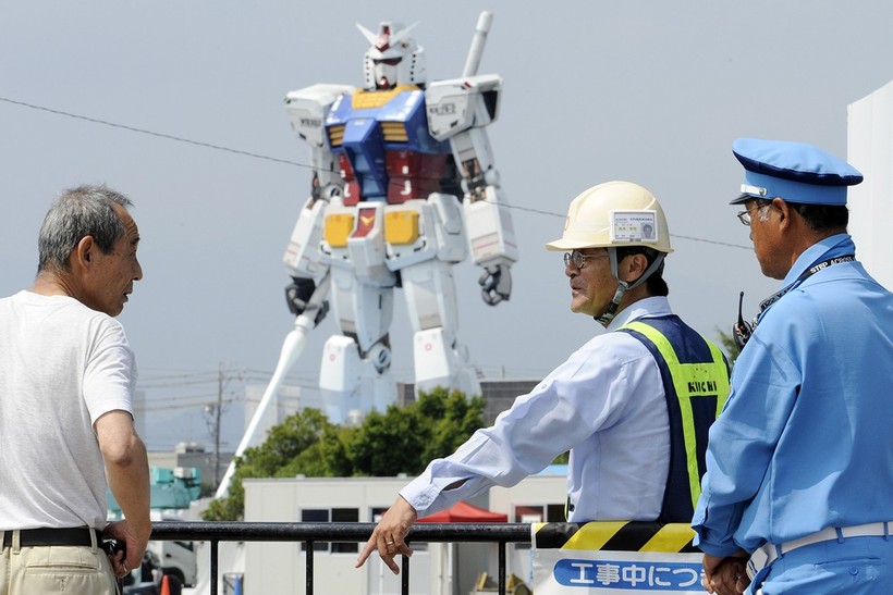 Các kỹ sư mất 6 năm để hoàn thành robot nặng 25 tấn và cao 18 mét.