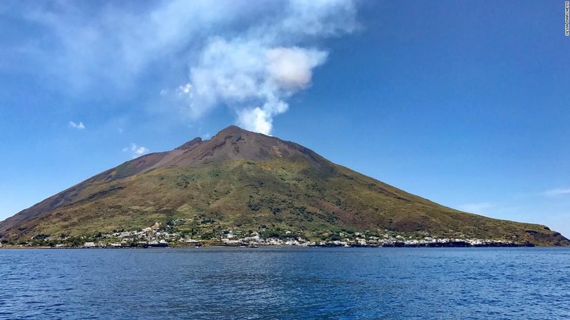 Núi lửa Stromboli, “tình lang chung” của phụ nữ đảo Stromboli.
