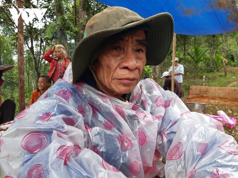 Tang thương phủ lên gia đình ông Hồ Văn Đề ở thôn 1, xã Trà Leng với 8 người thiệt mạng và mất tích.