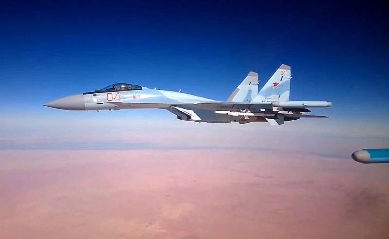 Su-35 của Nga có gì đặc biệt hơn so với F-35 của Mỹ?