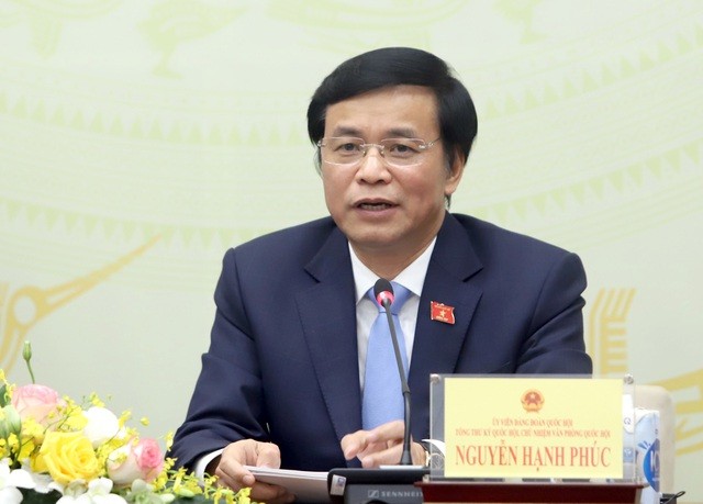 Tổng Thư ký Quốc hội Nguyễn Hạnh Phúc trả lời câu hỏi của phóng viên tại buổi họp báo

