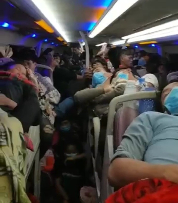 Xe khách 44 giường nằm nhồi nhét đến 92 hành khách.
