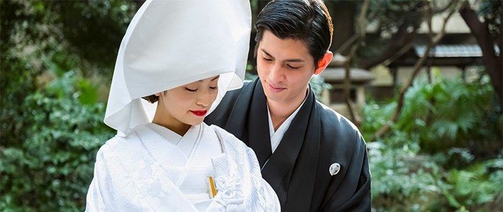 Chị em Nhật Bản chỉ nhắm cưới đàn ông có thu nhập cao hơn mình.