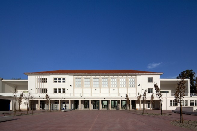 Một trường phổ thông ở Bồ Đào Nha.
