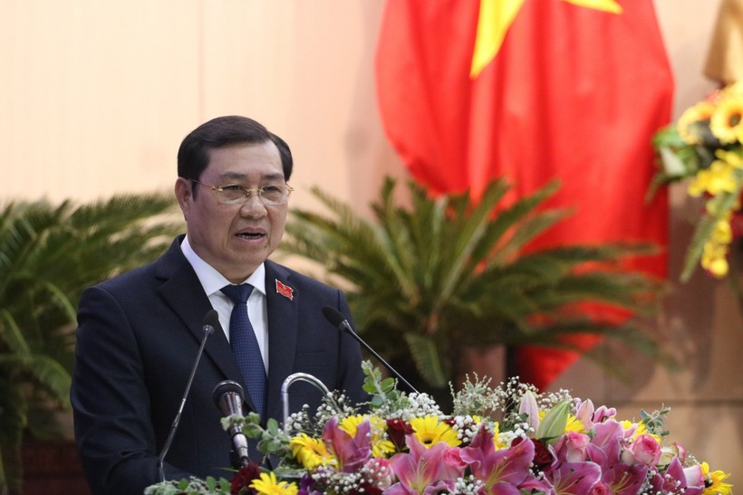 Ông Huỳnh Đức Thơ - Chủ tịch UBND TP Đà Nẵng phát biểu tại kỳ họp vào sáng 9/12. 