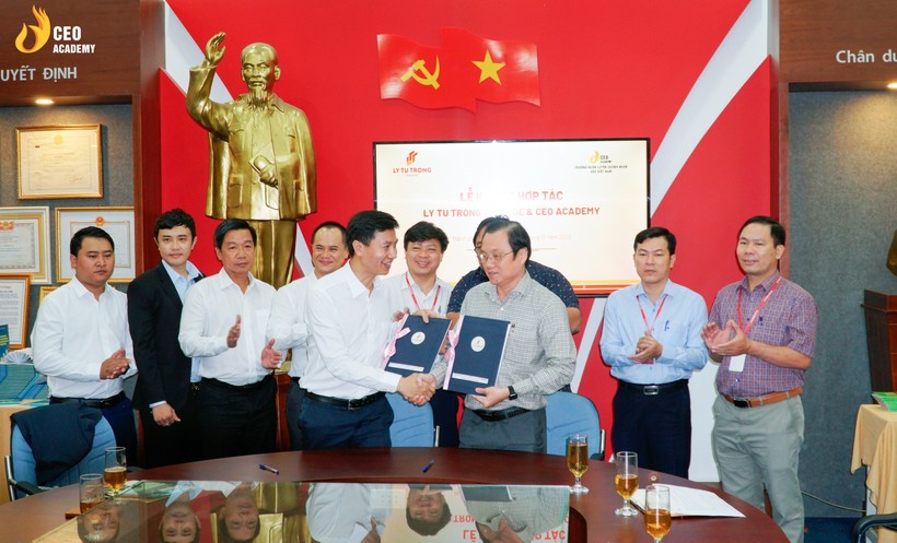 Trường huấn luyện doanh nhân CEO Việt Nam và Trường CĐ Lý Tự Trọng TP.HCM đã ký kết hợp tác đào tạo thực hiện tầm nhìn  kiến tạo chủ doanh nghiệp tương lai 