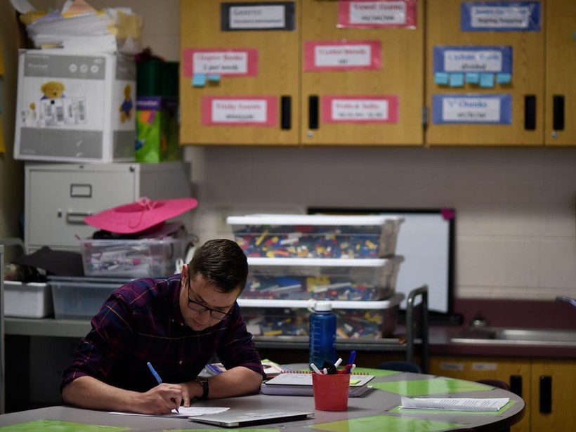 Nhiều giáo viên Mỹ cảm thấy công việc quá bận rộn.