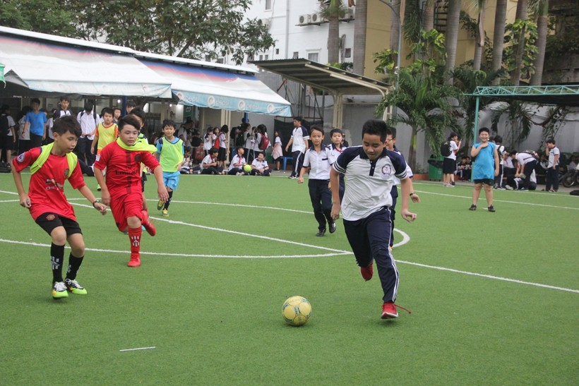 HS Trường THCS Minh Đức, Quận 1 tham gia CLB bóng đá tại trường. Ảnh: P.Nga 