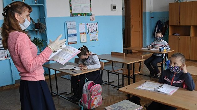 Một lớp học ở Ukraina trong thời dịch Covid-19
