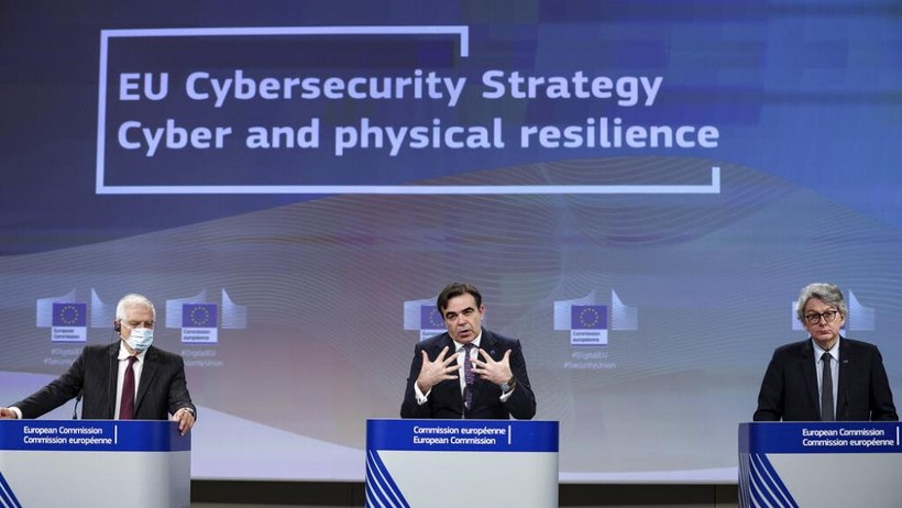 Các nhà chức trách tổ chức họp báo về chiến lược an ninh mạng tại trụ sở của EU ở Brussels, Bỉ.