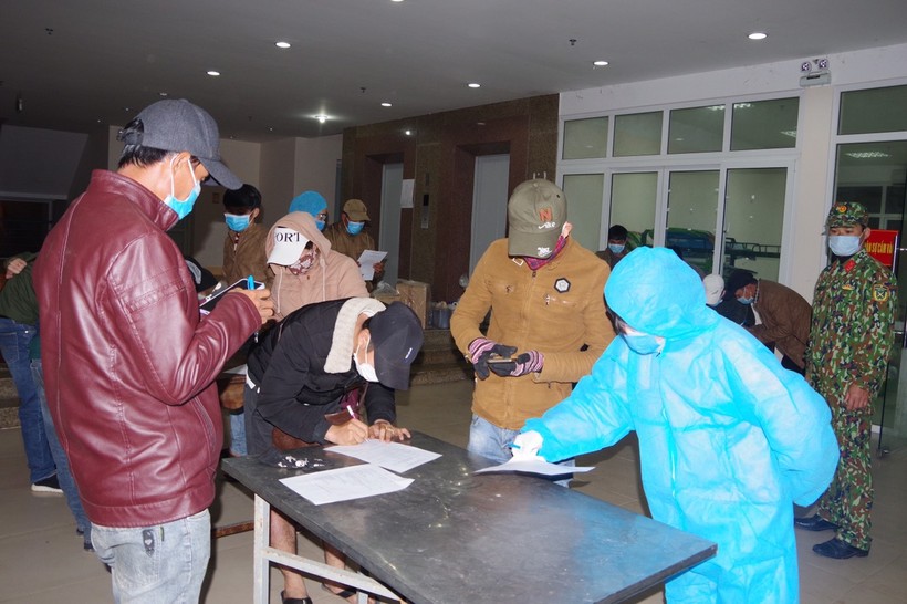 67 công dân từ Lào trở về được cách ly tại Ngân hàng TMCP Công Thương Việt Nam.