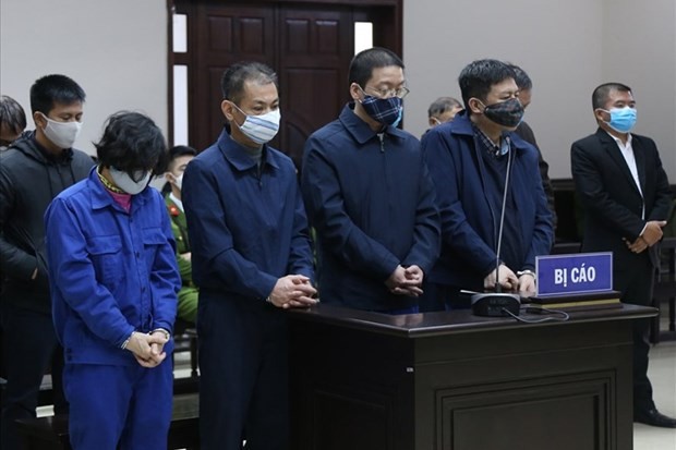 Các bị cáo tại phiên tòa. (Nguồn: laodong.vn).
