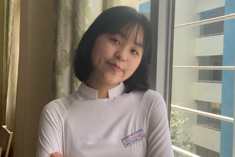 Nữ sinh, Đinh Thị Minh Phương, lớp 12VS, trường THPT chuyên Nguyễn Du tỉnh Đăk Lăk là 1 trong 3 học sinh đạt giải Nhất môn Ngữ văn học sinh giỏi quốc gia THPT  năm học 2020-2021.
