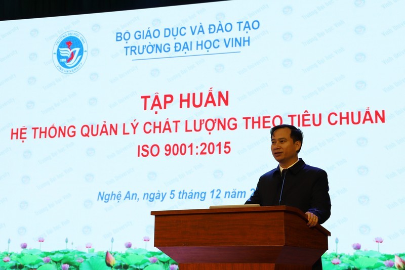GS.TS. Nguyễn Huy Bằng - Hiệu trưởng Nhà trường phát biểu khai mạc tập huấn
