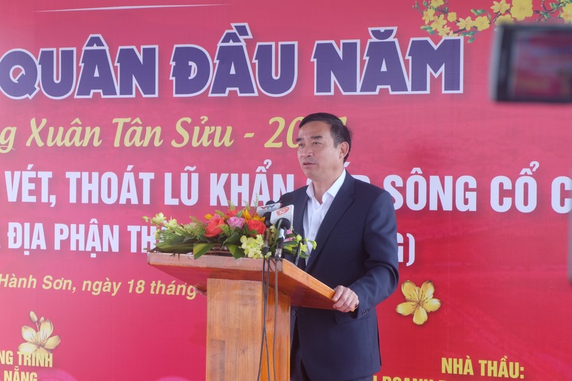 Ông Lê Trung Chinh – Chủ tịch UBND TP Đà Nẵng phát biểu tại Lễ quân đầu năm của Tiểu dự án 1: Nạo vét, thoát lũ khẩn cấp sông Cổ Cò (đoạn qua địa phận quận Ngũ Hành Sơn, TP Đà Nẵng).