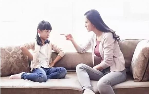 Bố mẹ nên làm gì khi con cái bướng bỉnh, cãi lời?