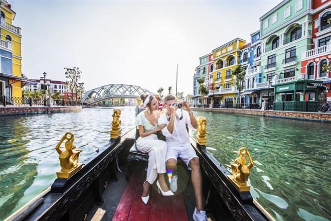 “Tình bể bình” với hành trình du ngoạn kênh đào Venice – sắc Ý giữa lòng Đảo Ngọc