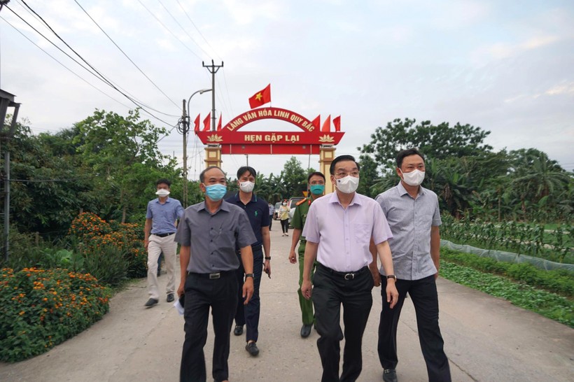 Đoàn công tác TP Hà Nội kiểm tra phòng chống dịch tại xã Kim Sơn.