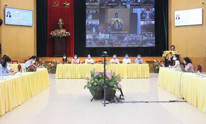 Hội nghị trực tuyến tiếp xúc cử tri giữa người ứng cử đại biểu Quốc hội khóa XV và cử tri quận Hoàn Kiếm.