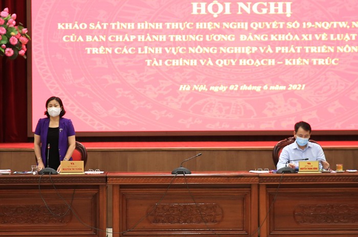 Phó Bí thư Thường trực Thành ủy Nguyễn Thị Tuyến và Phó Chủ tịch UBND Thành phố Nguyễn Trọng Đông chủ trì buổi làm việc.