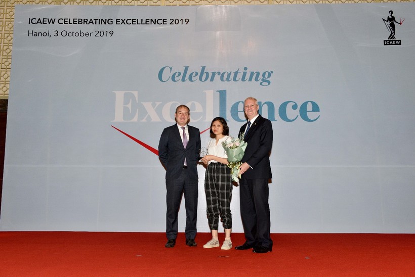 Đường Thùy Linh tại buổi Lễ vinh danh sinh viên xuất sắc tại Việt Nam năm 2019