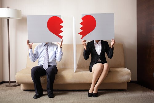 Vì sao xã hội càng hiện đại, tình trạng ly hôn càng phổ biến?