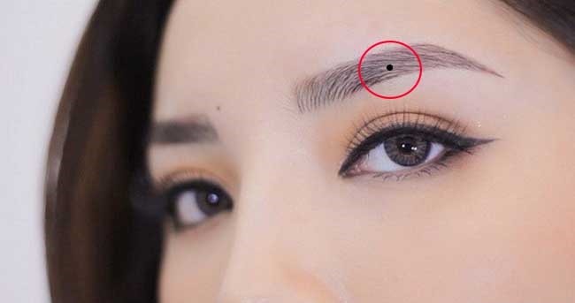 5 vị trí nốt ruồi phú quý trên khuôn mặt tuyệt đối không tẩy xóa