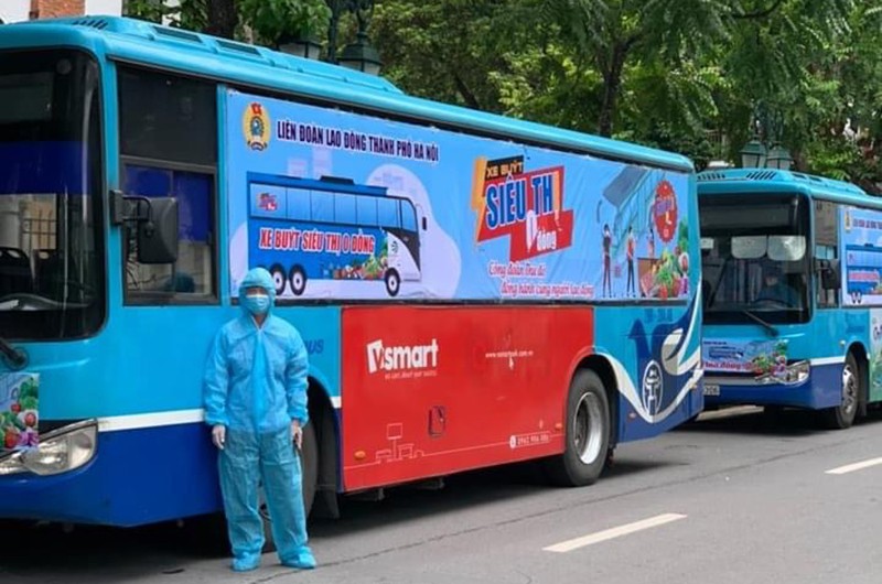 Xe buýt siêu thị được đưa vào phục vụ người lao động khó khăn tại Hà Nội.