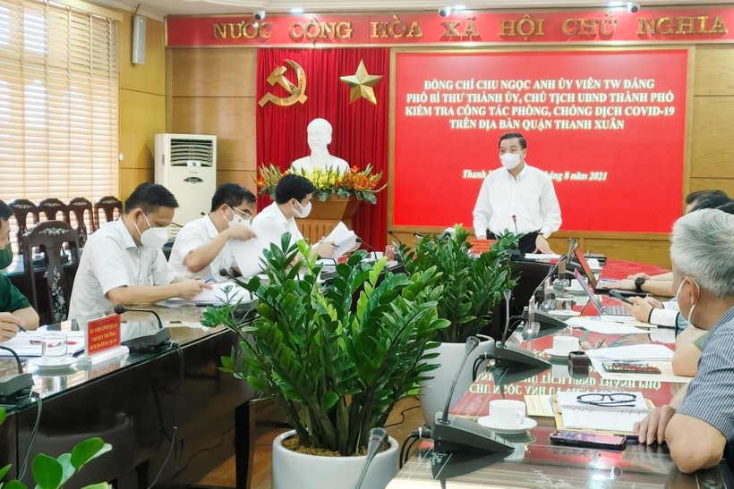 Chủ tịch UBND TP Hà Nội Chu Ngọc Anh nêu ý kiến chỉ đạo tại buổi làm việc với quận Thanh Xuân.