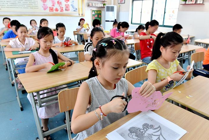 Trung Quốc cấm thi viết cho trẻ em 6 tuổi
