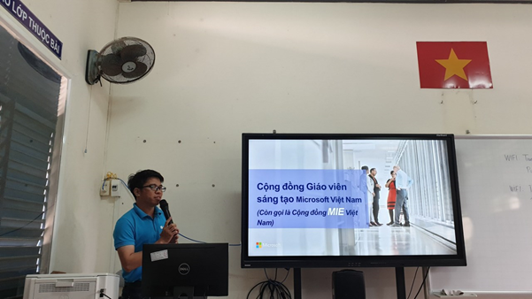  Tập huấn Sử dụng Công cụ Office 365 và giới thiệu về Cộng đồng Giáo viên Sáng tạo Việt Nam tại trường THPT Võ Thành Trinh