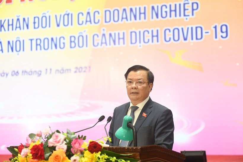 Ông Đinh Tiến Dũng, Bí thư Thành ủy Hà Nội phát biểu khai mạc tại hội nghị đối thoại tháo gỡ khó khăn  đối với doanh nghiệp trên địa bàn Hà Nội.
